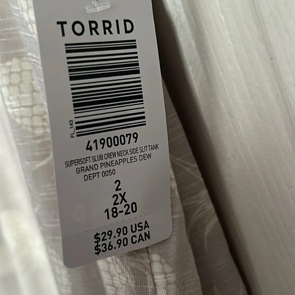 NWT Torrid Super Soft slub crew neck side slit tank grand pineapples dew - Picture 6 of 7